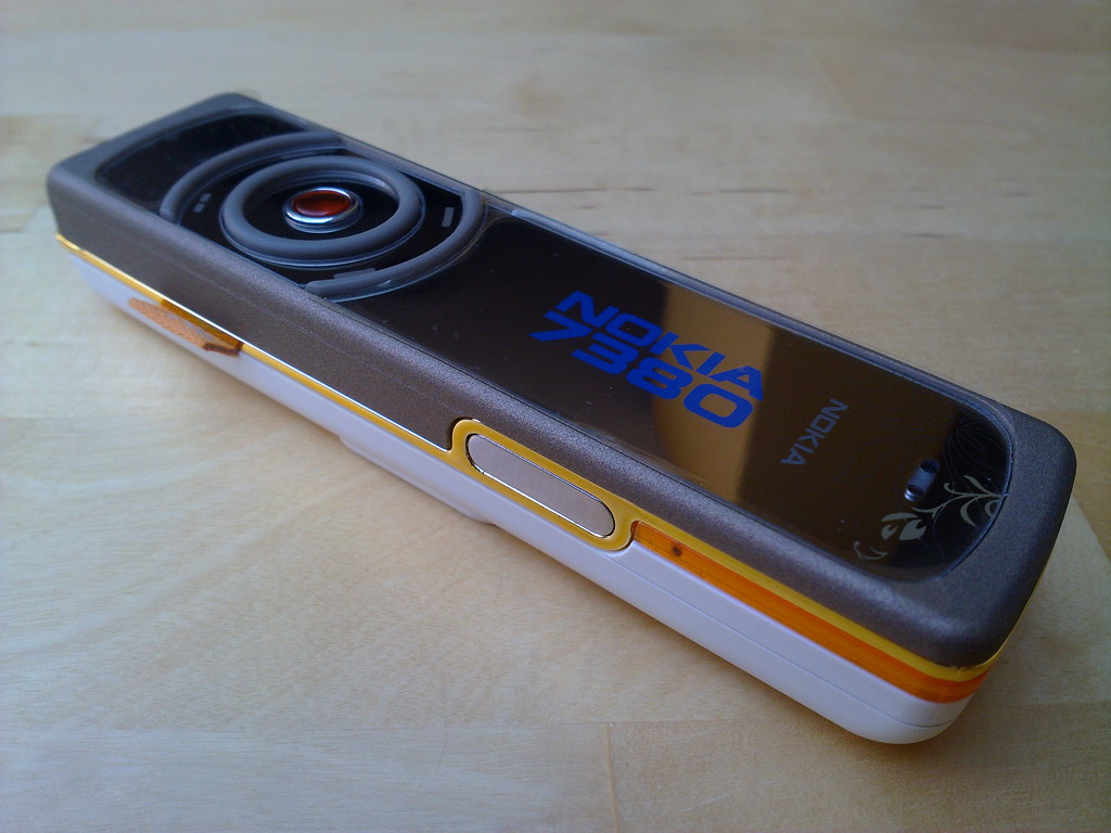 Nokia 7380 (2005)