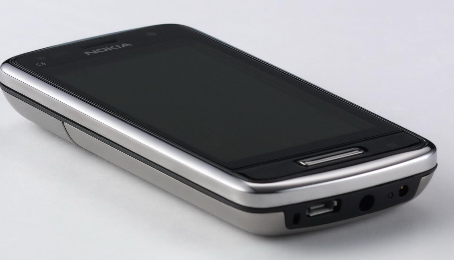 Nokia C6-01 (2010) — ürün görseli 4