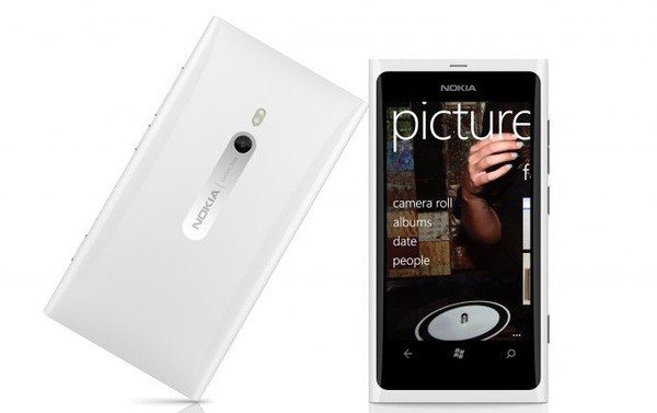 Nokia Lumia 900 (2012) — ürün görseli 3