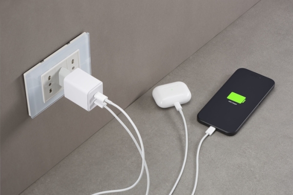 Cellularline Dual Charger 35W Şarj Aleti (ACHIPHUSB2PD35WW) — ürün görseli 3